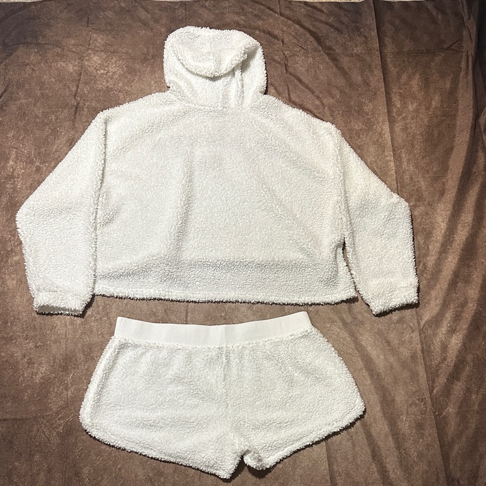 NFL Minnesota Vikings White Fluffy Crop Sweatshirt and Shorts Women’s XL Pajamas - Picture 8 of 8